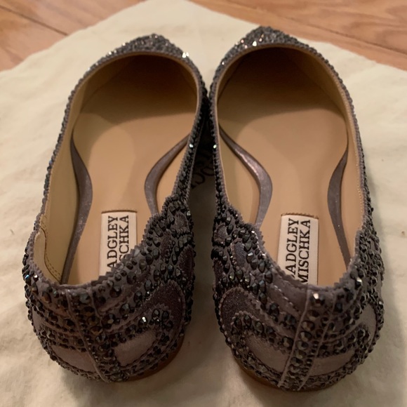 NWT! Badgley Mischka Pewter Gigi Flats - Picture 5 of 10